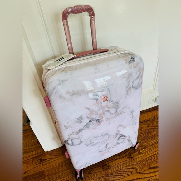 it luggage Handbags - 🎉LAST PIECE🎉IT LUGGAGE 28in Sheen Hardside Spinner